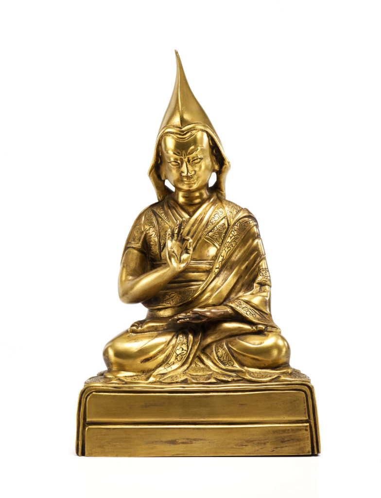 Tsongkhapa (1357 bis 1419 n. Chr.), Begründer des Gelbmützen-Ordens, auf doppeltem Sockel