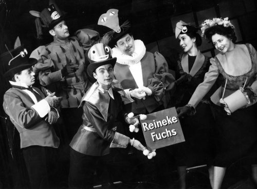 Ursula Knipping (Fotograf*in), Panne et circenses oder Kleine Brötchen - große Spiele, 1957