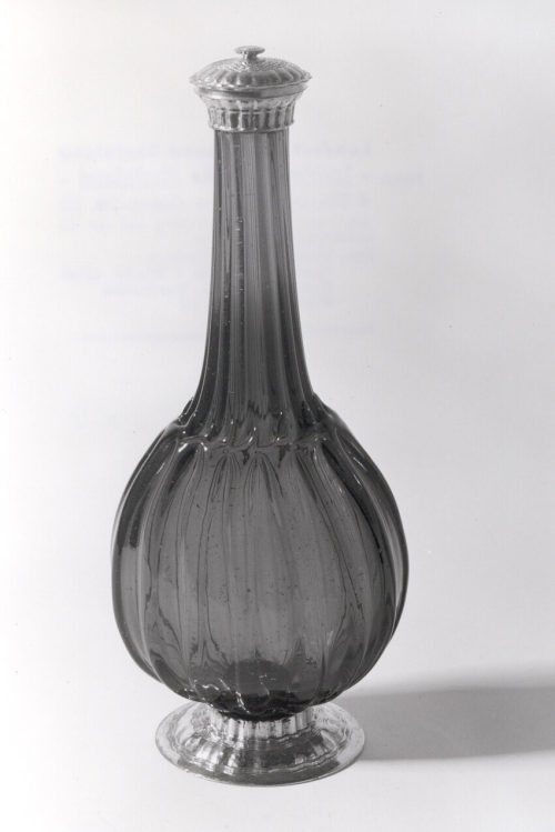 Unbekannt (Ausführung), Rubinglasflasche, Um 1700