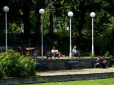 Pause im Park - Terrasse am Südufer des Schwanenspiegels