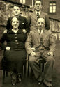 Letzte Fotografie der Familie Cahn: Günther Cahn (oben links), Helmut Cahn (oben rechts), Johan ...