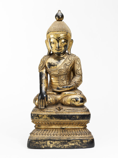 Unbekannt (Künstler*in), Buddha auf hohem, mehrteiligen Thron, Ende 19. Jahrhundert