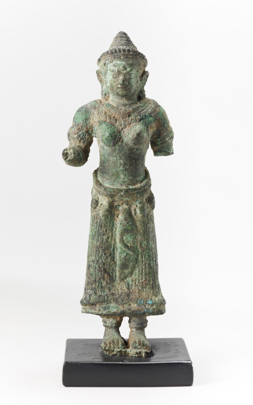 Stehende Hindu-Göttin auf Plinthe, 12./14. Jahrhundert