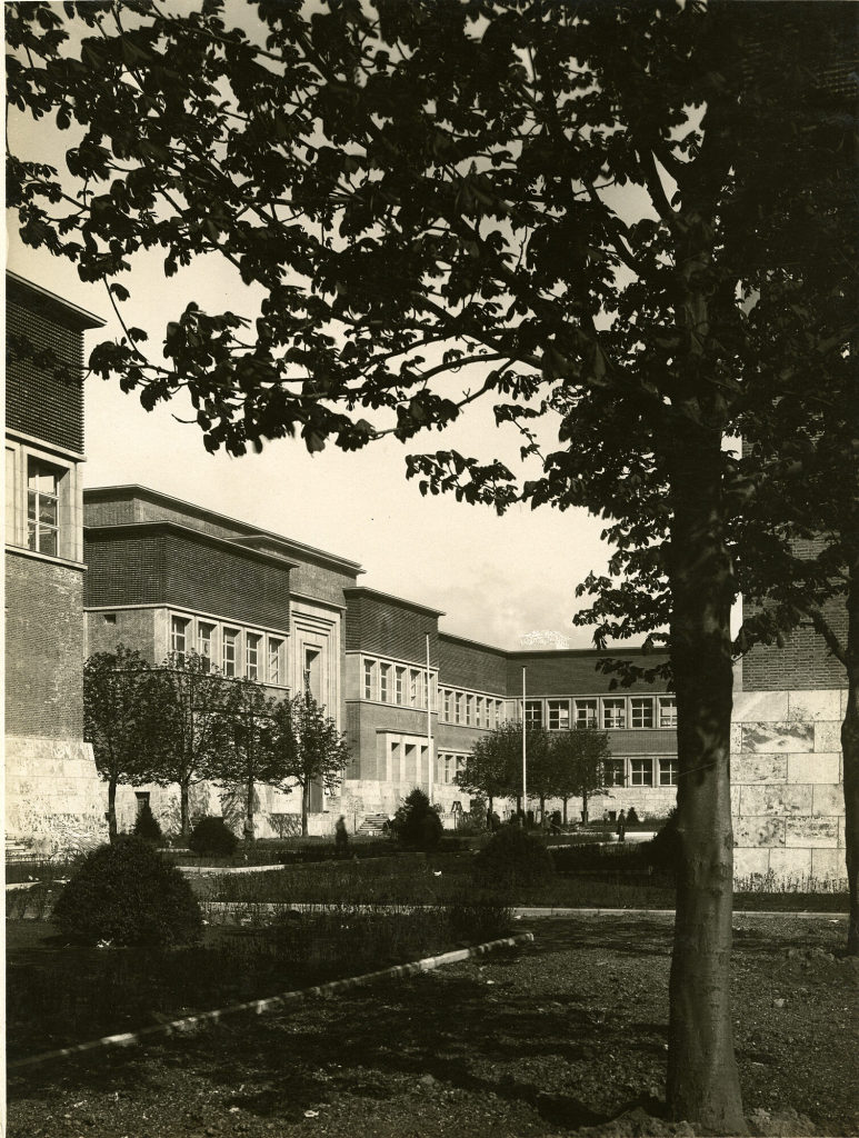 Dauerbauten der Gesolei: Blick in den Ehrenhof. Westseite