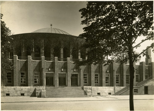 Julius Söhn (Fotograf*in), Dauerbauten der Gesolei: Planetarium  Außenaufnahme, 1939