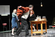 Wer hat Angst vor Virginia Woolf...? von Edward Albee (Szenenfoto). Premiere am 26.11.2005 im G ...