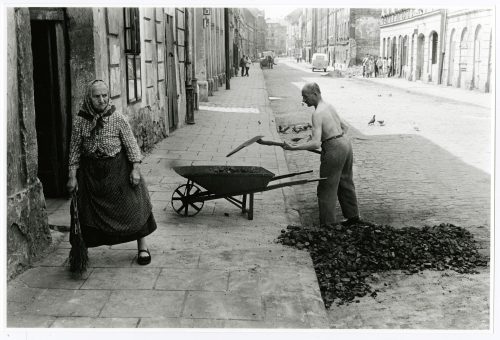 Dirk Alvermann (Fotograf*in), Kohlenlieferung Krakau, Polen 1963, 1963