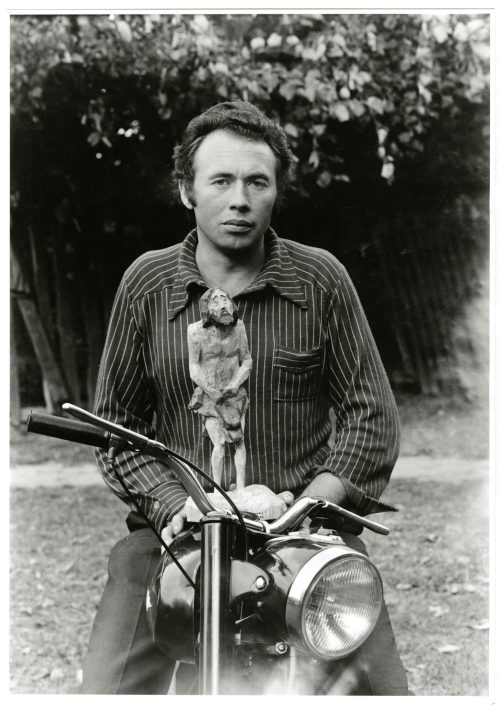 Dirk Alvermann (Fotograf*in), Holzschnitzer Roman Sledz Polen 1977, 1977