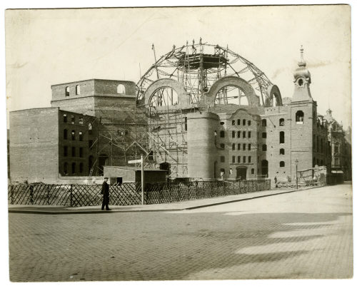 Photo Höltgen (Künstler*in), Düsseldorfer Apollo-Theater im Bau, 1898