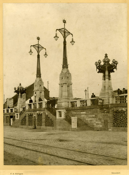 Peter Hubert Höltgen (Fotograf*in), Hafenwerft von der Bäckerstraße, um 1900